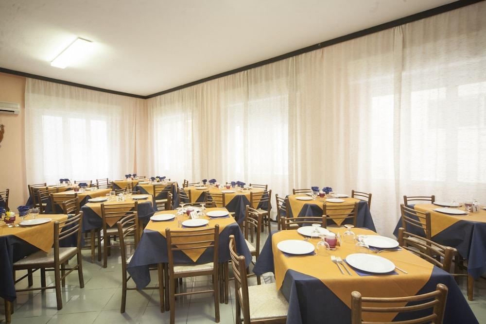 רימיני Hotel Eliseo מראה חיצוני תמונה