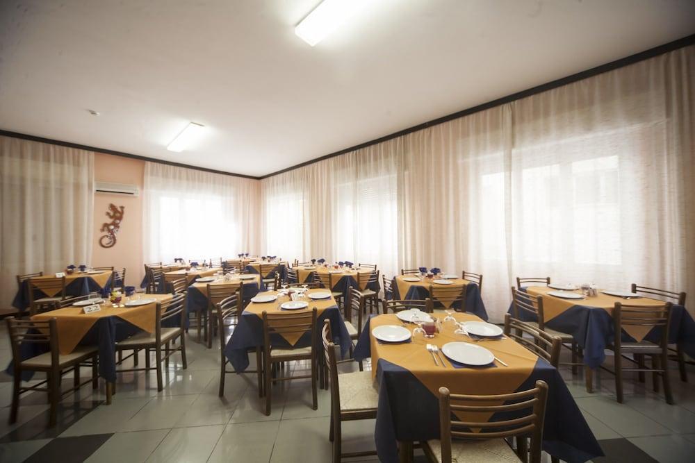 רימיני Hotel Eliseo מראה חיצוני תמונה