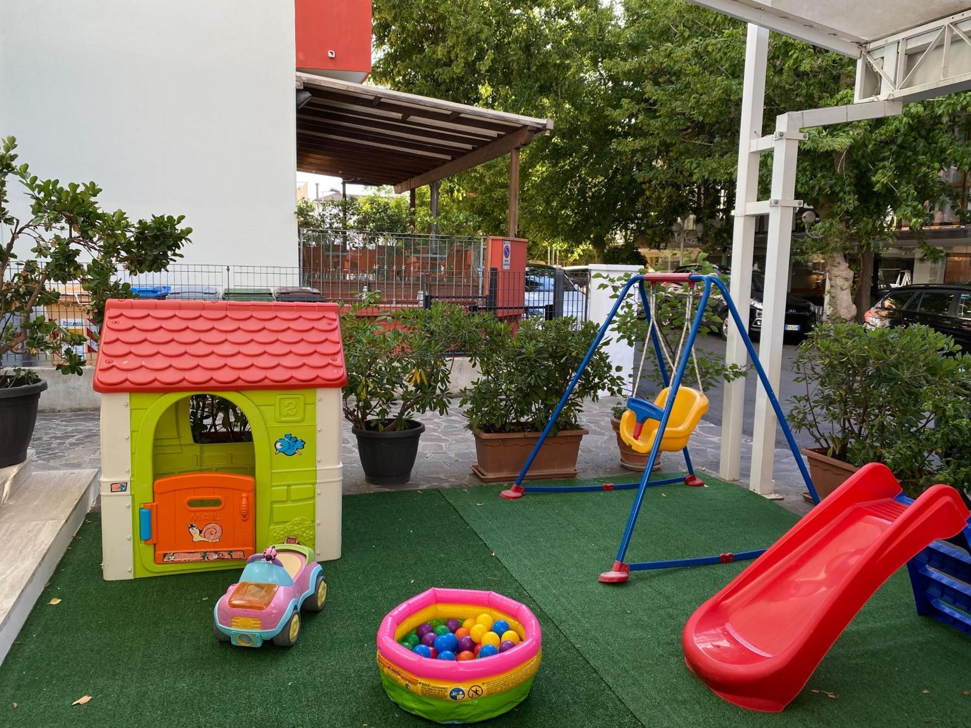 רימיני Hotel Eliseo מראה חיצוני תמונה