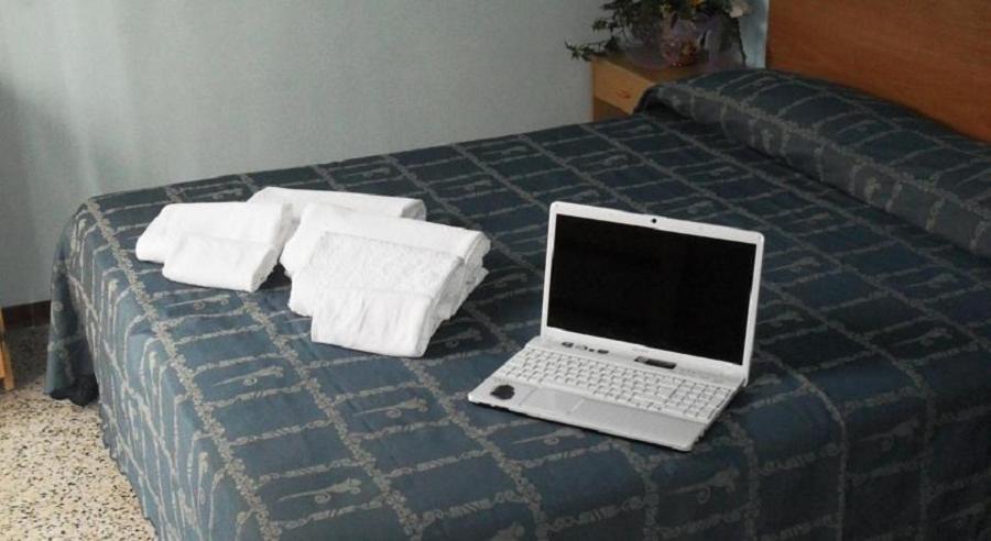 רימיני Hotel Eliseo מראה חיצוני תמונה